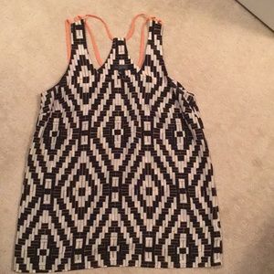 Fun summer tank! 🌞🌸